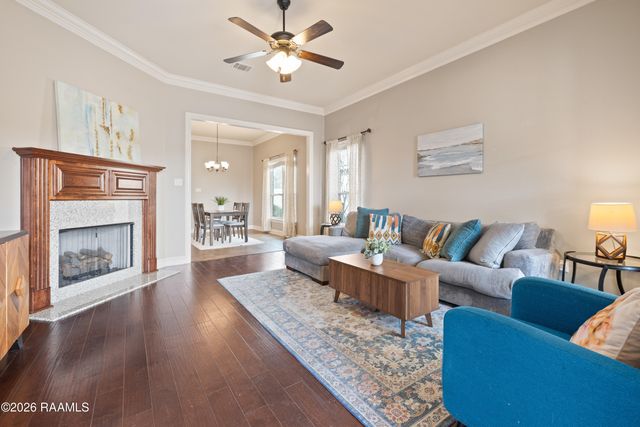 122 Bluegrass Creek Road, Youngsville, LA 70592