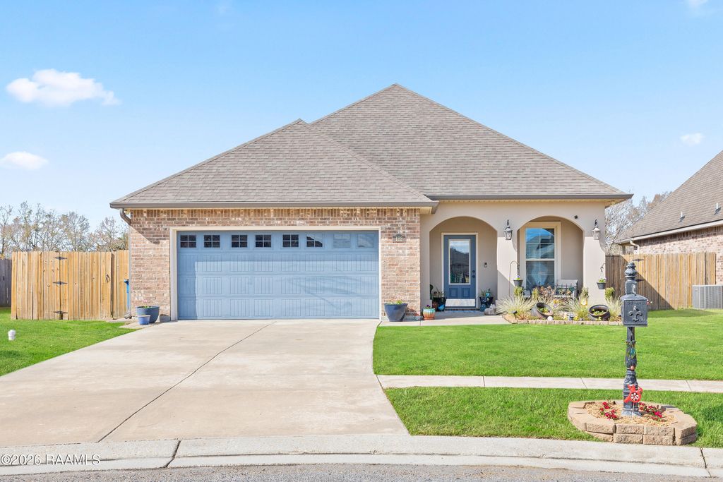 122 Bluegrass Creek Road, Youngsville, LA 70592