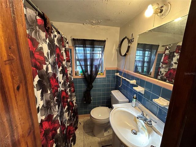 1418 SE 4TH AVENUE, Gainesville, FL 32641