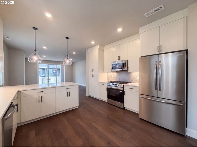 18630 Sw SOLITUDE St, Beaverton, OR 97007