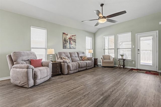 108 Finley ST, Hutto, TX 78634