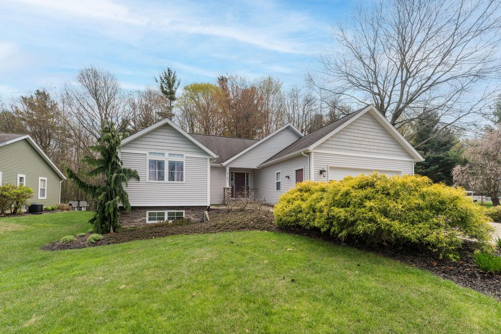 10101 Compton Drive 10, South Haven, MI 49090