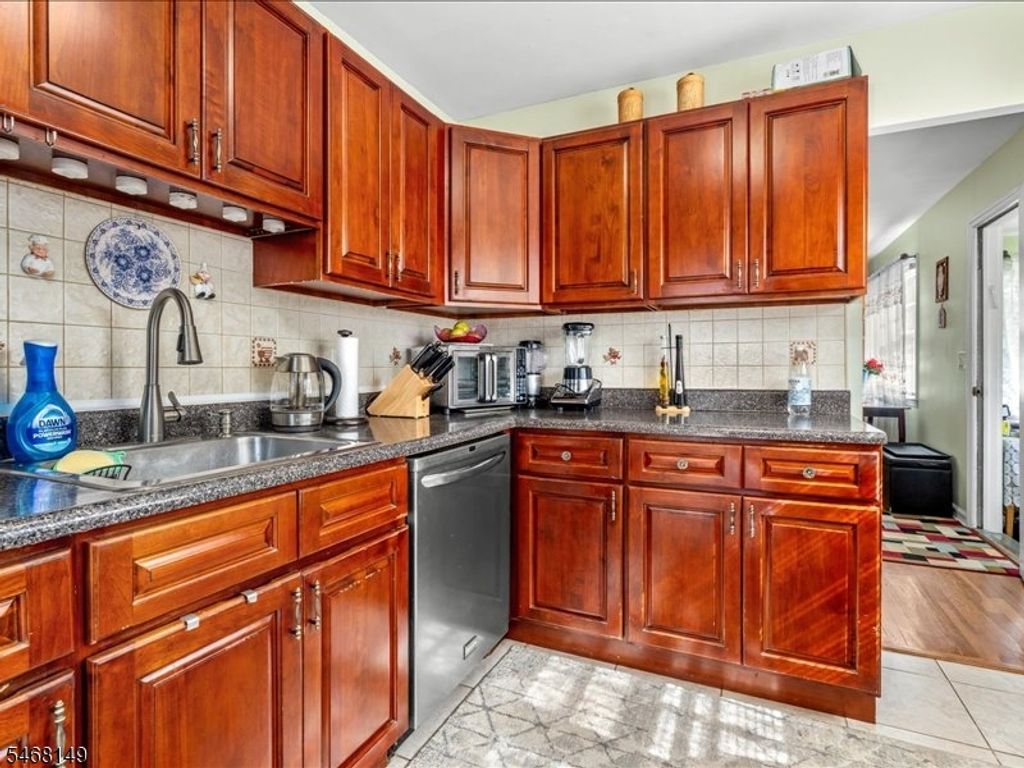 806 Pinewood Rd, Union Twp., NJ 07083 — photo 2
