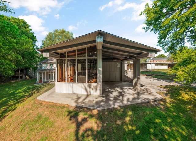 565 Hillcrest Circle, Etowah, TN 37331