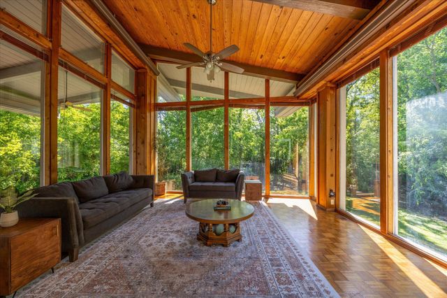 565 Hillcrest Circle, Etowah, TN 37331
