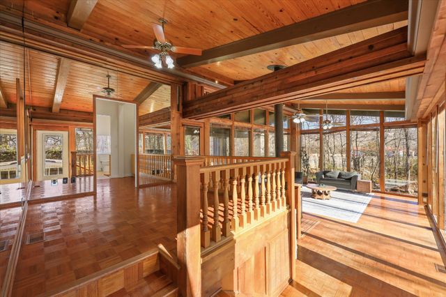 565 Hillcrest Circle, Etowah, TN 37331