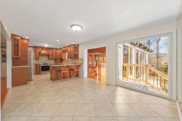 565 Hillcrest Circle, Etowah, TN 37331