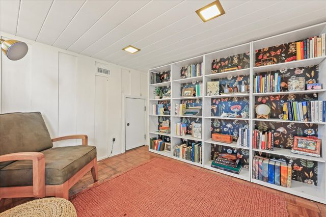 565 Hillcrest Circle, Etowah, TN 37331