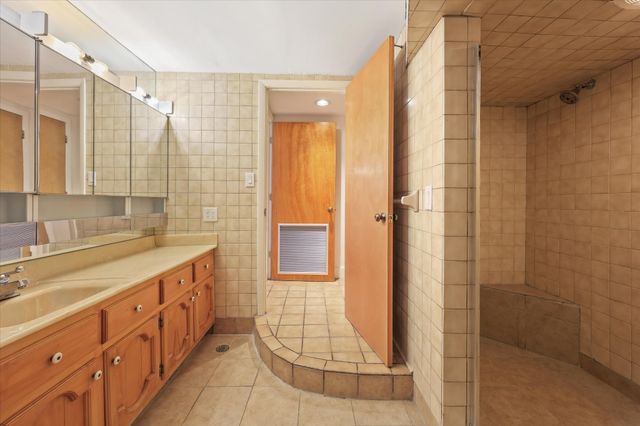 565 Hillcrest Circle, Etowah, TN 37331