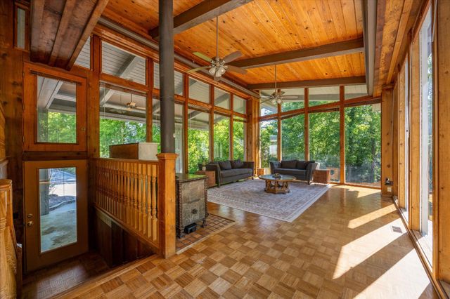 565 Hillcrest Circle, Etowah, TN 37331