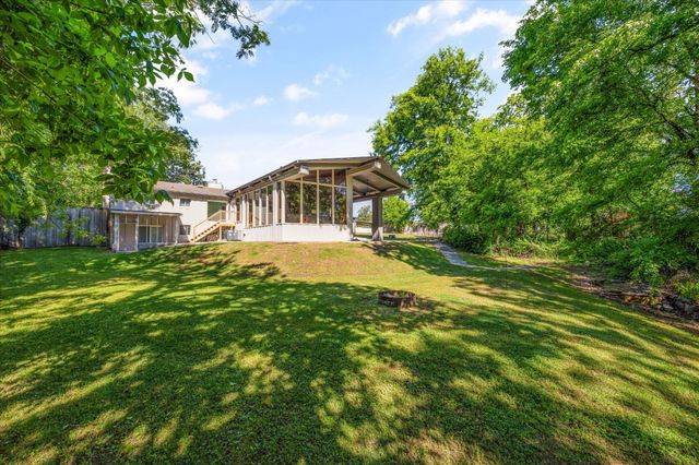 565 Hillcrest Circle, Etowah, TN 37331