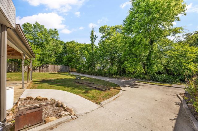 565 Hillcrest Circle, Etowah, TN 37331