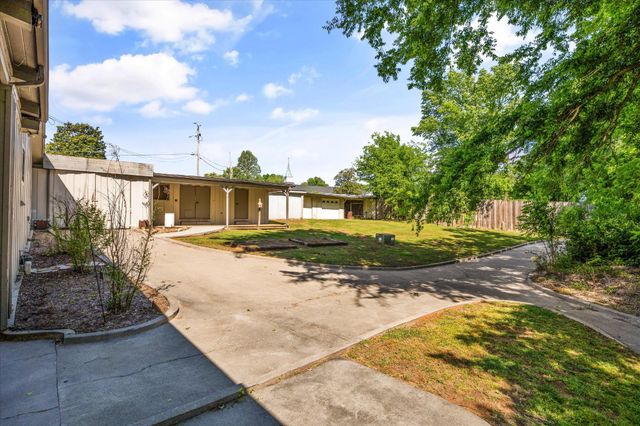 565 Hillcrest Circle, Etowah, TN 37331