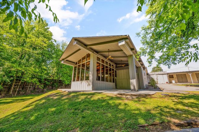 565 Hillcrest Circle, Etowah, TN 37331