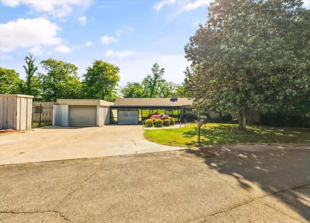 565 Hillcrest Circle, Etowah, TN 37331