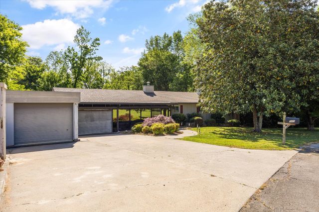 565 Hillcrest Circle, Etowah, TN 37331