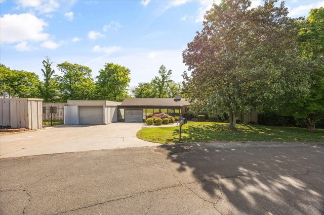 565 Hillcrest Circle, Etowah, TN 37331