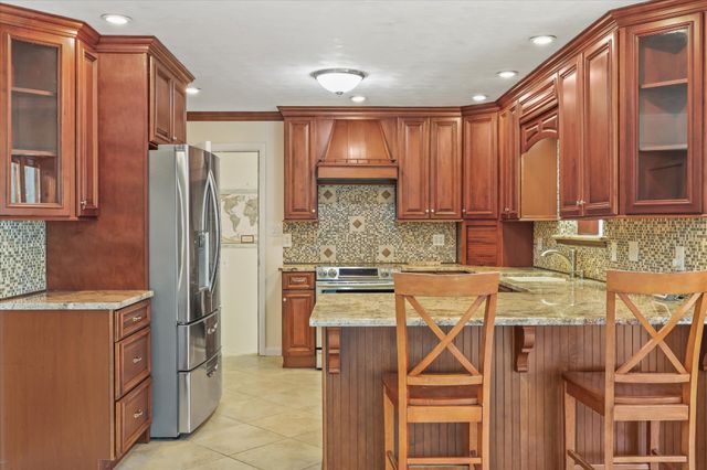 565 Hillcrest Circle, Etowah, TN 37331