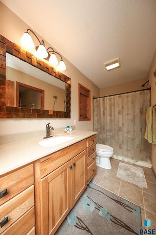 804 N Archer Dr Drive, Sioux Falls, SD 57103