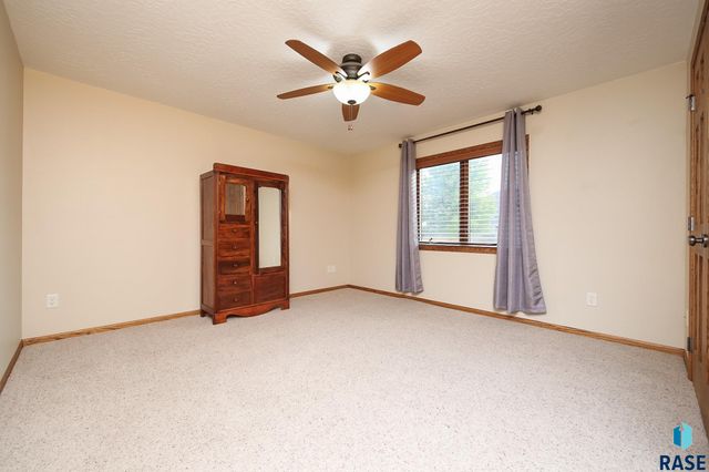 804 N Archer Dr Drive, Sioux Falls, SD 57103