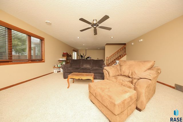 804 N Archer Dr Drive, Sioux Falls, SD 57103