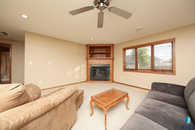 804 N Archer Dr Drive, Sioux Falls, SD 57103