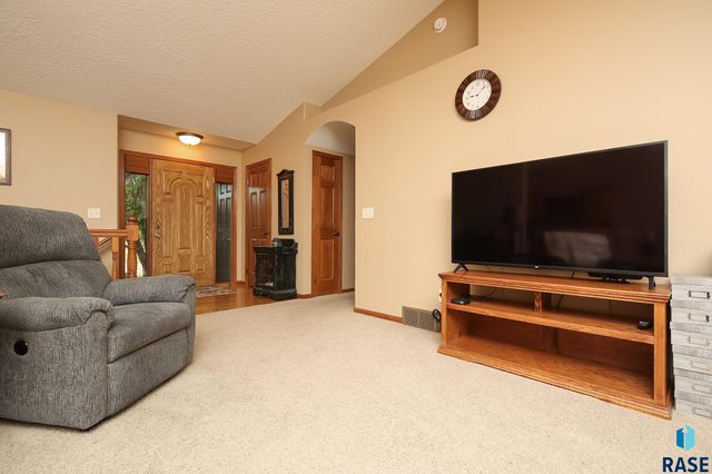 804 N Archer Dr Drive, Sioux Falls, SD 57103