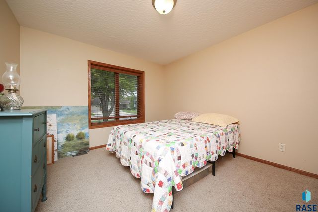 804 N Archer Dr Drive, Sioux Falls, SD 57103