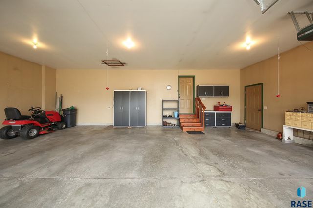 804 N Archer Dr Drive, Sioux Falls, SD 57103