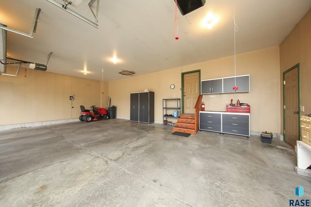 804 N Archer Dr Drive, Sioux Falls, SD 57103