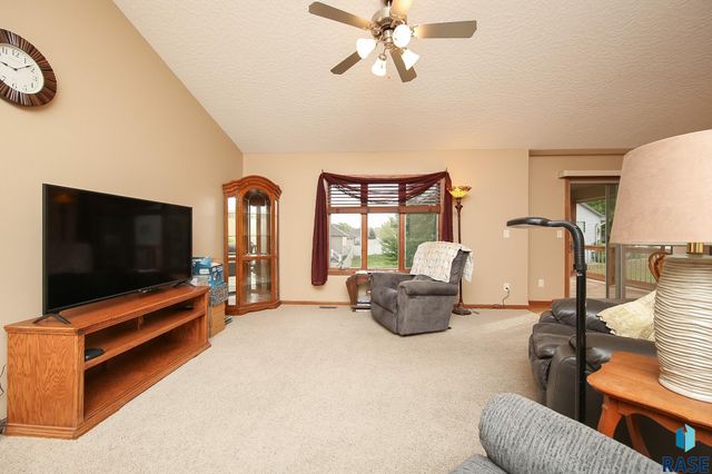 804 N Archer Dr Drive, Sioux Falls, SD 57103