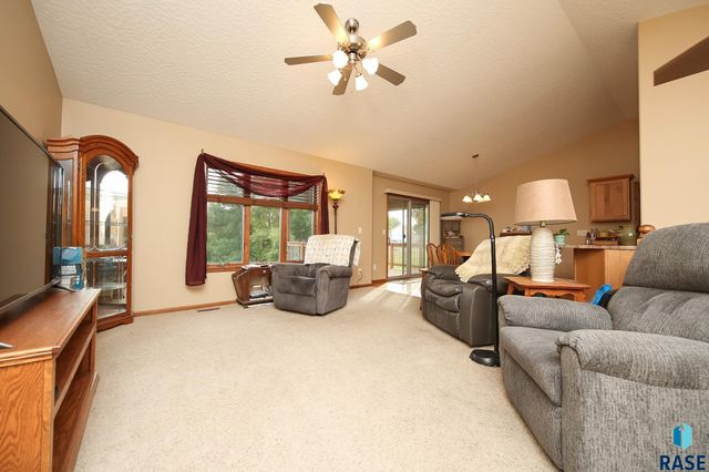 804 N Archer Dr Drive, Sioux Falls, SD 57103