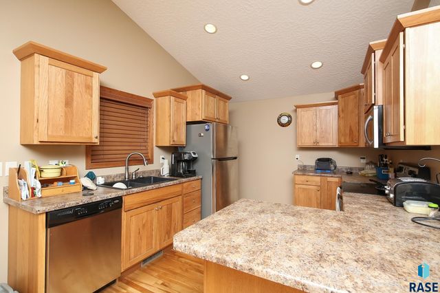 804 N Archer Dr Drive, Sioux Falls, SD 57103