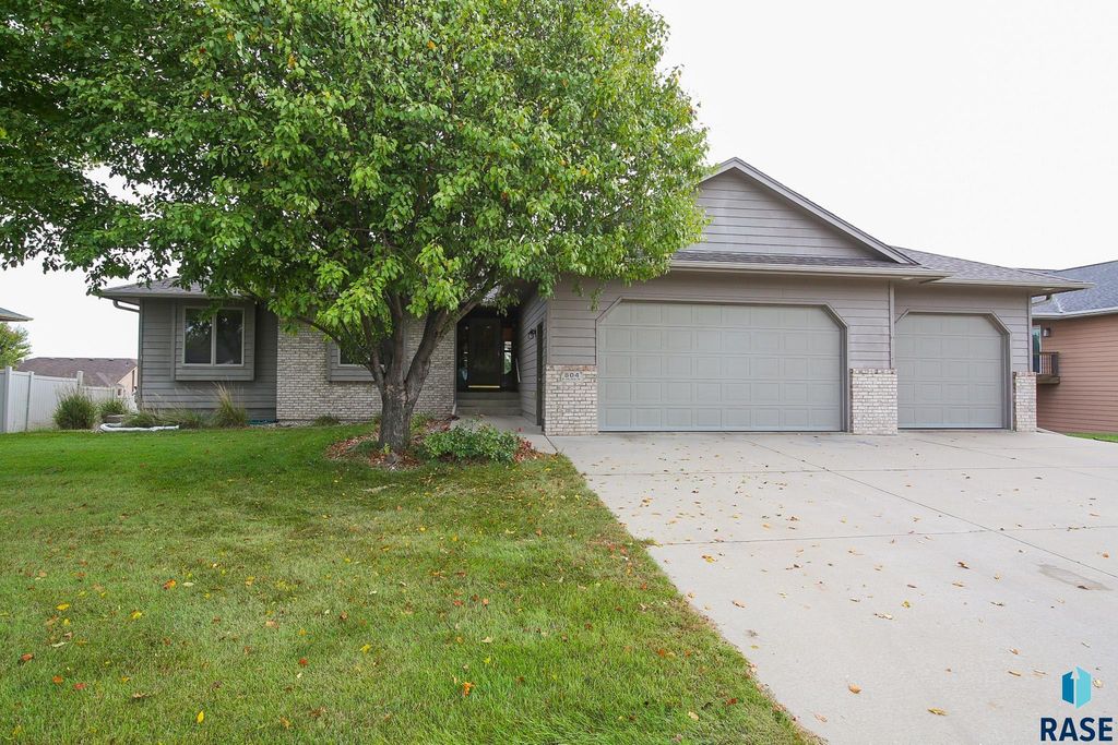 804 N Archer Dr Drive, Sioux Falls, SD 57103