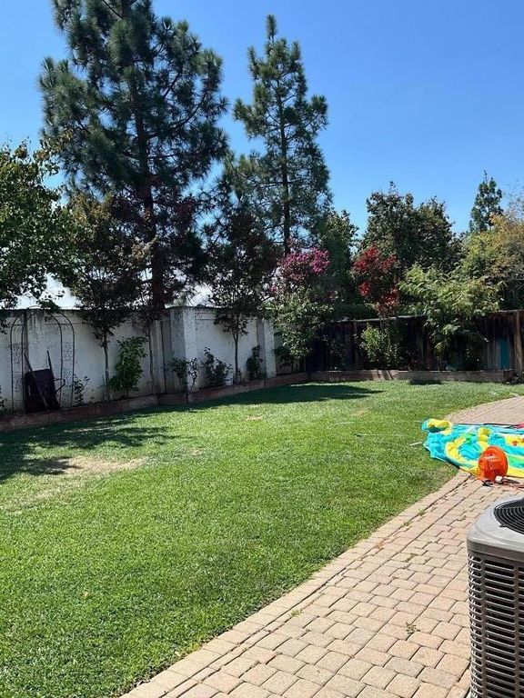 Image 10 of property listing at 2560 Glenview Drive, Hollister, CA 95023