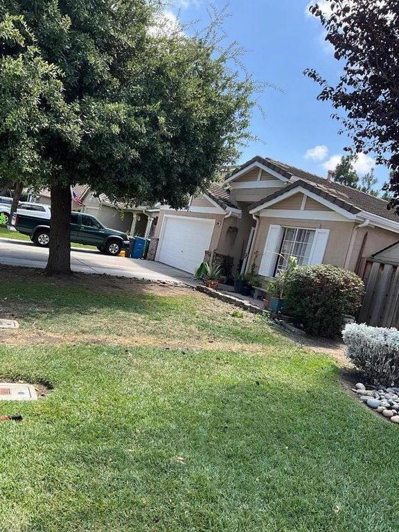 Image 2 of property listing at 2560 Glenview Drive, Hollister, CA 95023