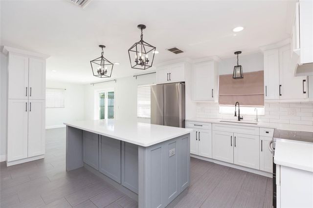 2307 LINCOLN COURT, Brandon, FL 33510