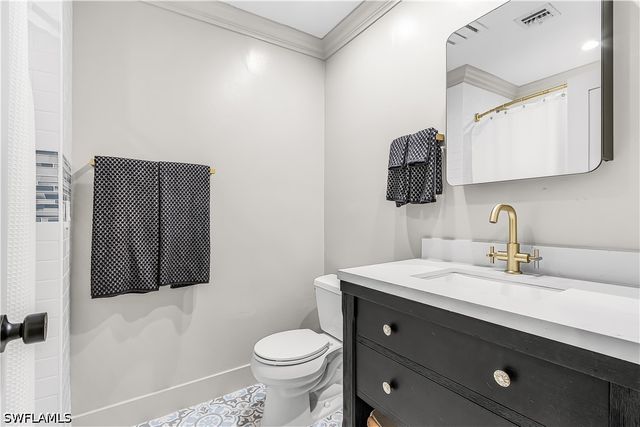 2472 Pine Woods CIR 17, Naples, FL 34105