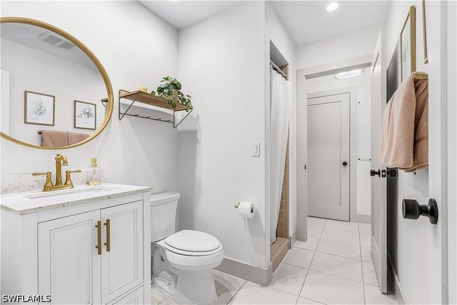 2472 Pine Woods CIR 17, Naples, FL 34105