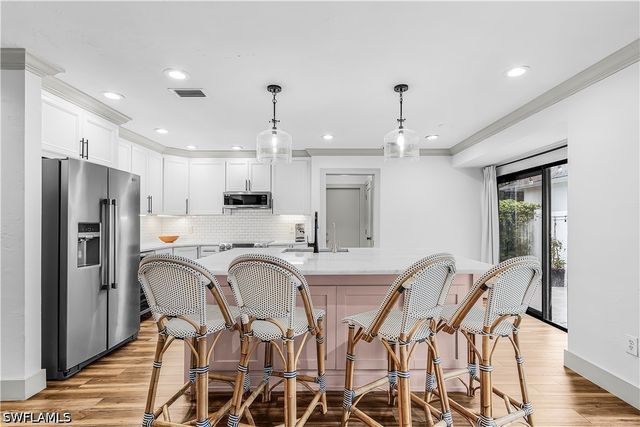 2472 Pine Woods CIR 17, Naples, FL 34105