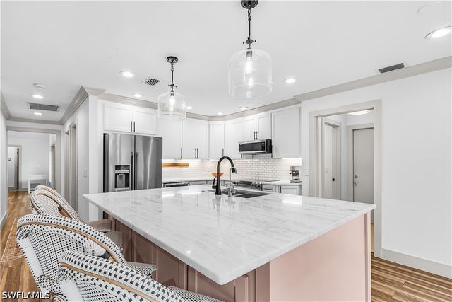 2472 Pine Woods CIR 17, Naples, FL 34105