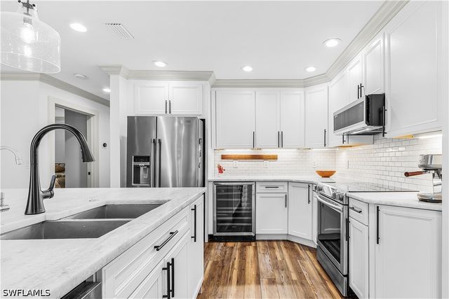 2472 Pine Woods CIR 17, Naples, FL 34105
