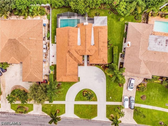 2472 Pine Woods CIR 17, Naples, FL 34105