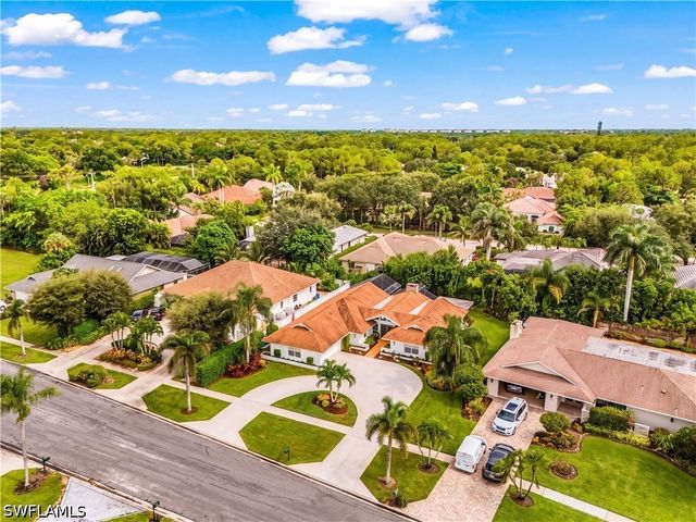 2472 Pine Woods CIR 17, Naples, FL 34105