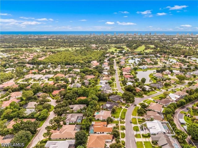 2472 Pine Woods CIR 17, Naples, FL 34105
