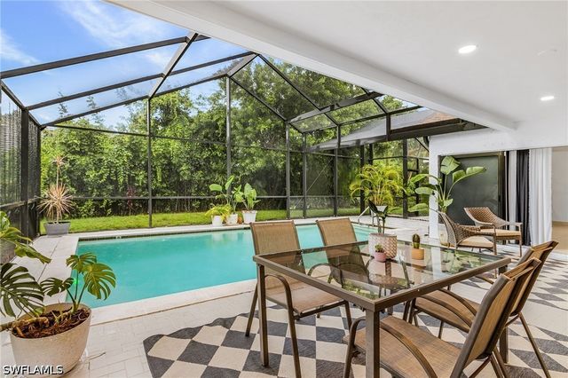 2472 Pine Woods CIR 17, Naples, FL 34105