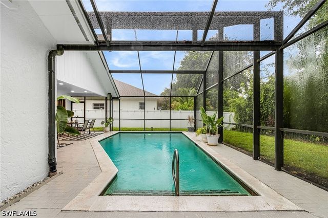 2472 Pine Woods CIR 17, Naples, FL 34105