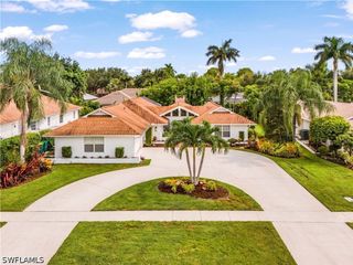 2472 Pine Woods CIR 17, Naples, FL 34105
