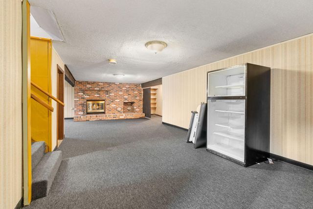 6089 Xylon Avenue N, New Hope, MN 55428