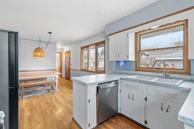 6089 Xylon Avenue N, New Hope, MN 55428